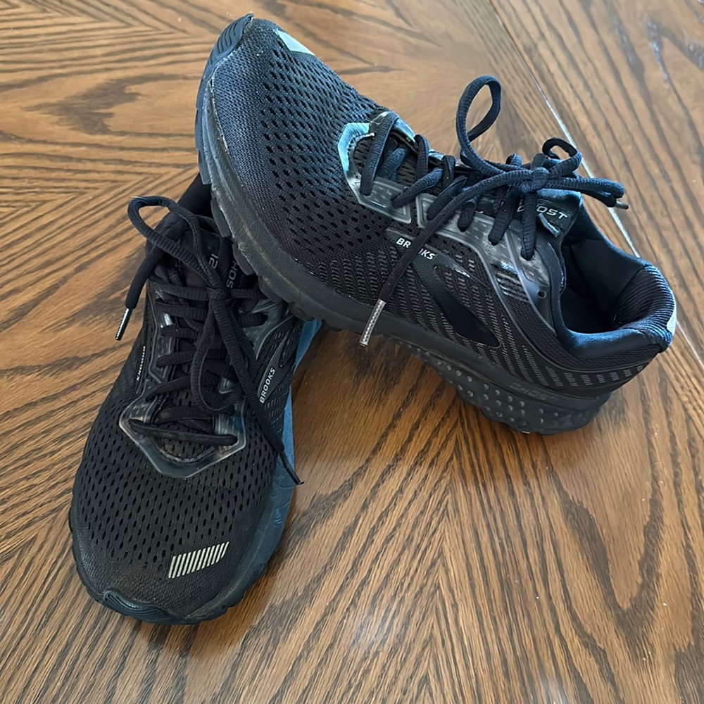 Ghost 12 Brooks shoes size 9